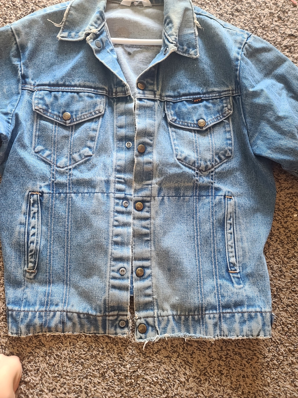 Light Wash Denim Jean Jacket - Casual Women's Trucker